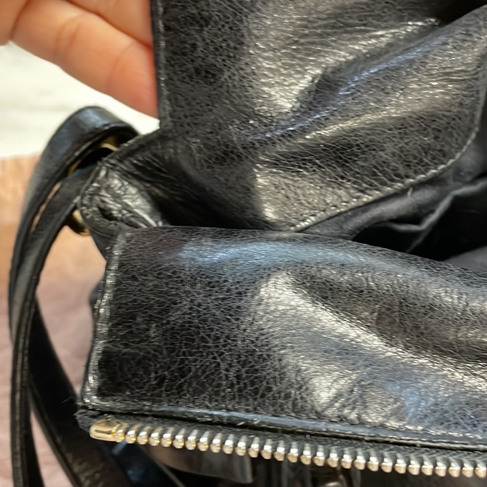 Miu Miu Bow Vitello Bag in Black w/ gold hardware - Picture 15 of 15